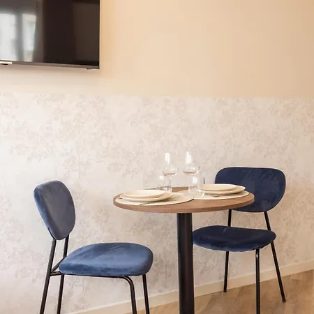 Charming And Air-conditioned - Close To Paris Appartamento